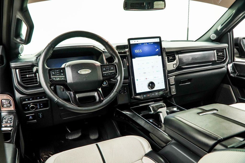 2023 Ford F-150 Lightning Platinum photo 5