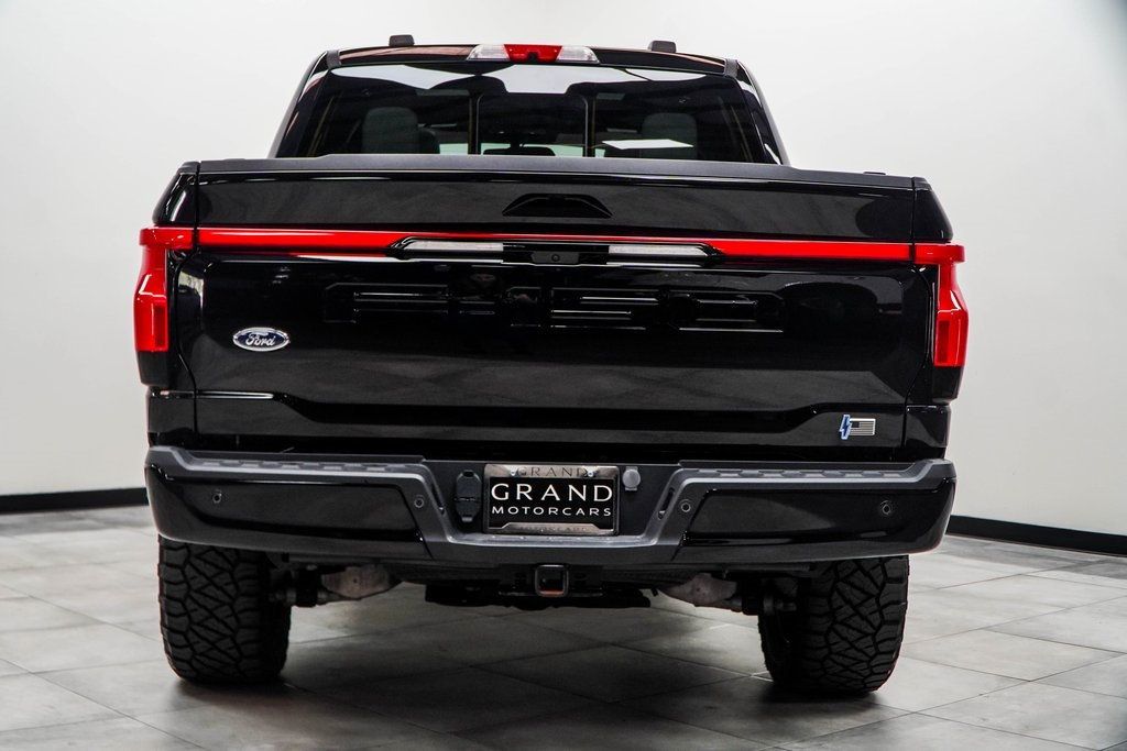 2023 Ford F-150 Lightning Platinum photo 9