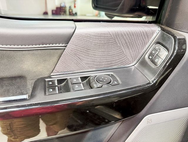 2023 Ford F-150 Lightning Platinum 4WD SuperCrew 5.5' Box - 22920165 - 36