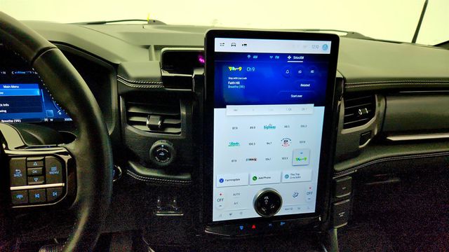 2023 Ford F-150 Lightning Platinum 4WD SuperCrew 5.5' Box - 23003341 - 17