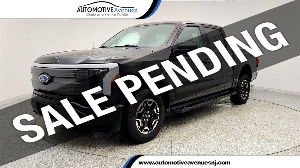 2023 Ford F-150 Lightning XLT 4WD SuperCrew 5.5' Box (240-mile range) - 22981295 | Video 1