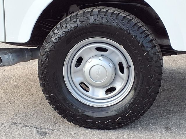 2023 Ford Super Duty F-250 SRW Crew Cab Utility Truck - 23037939 - 33