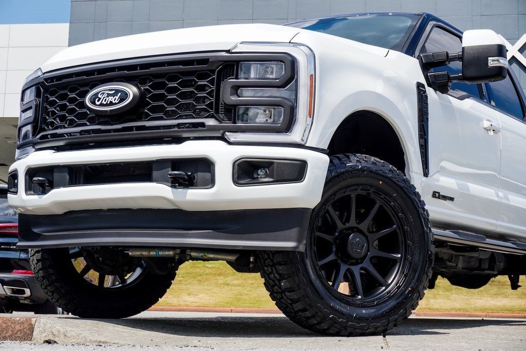 2023 Ford F-250 Lariat photo 2