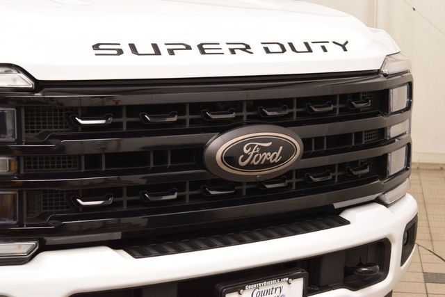 2023 Ford Super Duty F-250 SRW Lariat Black Pack FX4 - 23050752 - 9