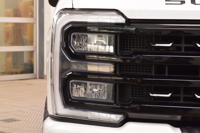 2023 Ford Super Duty F-250 SRW Lariat Black Pack FX4 - 23050752 - 10