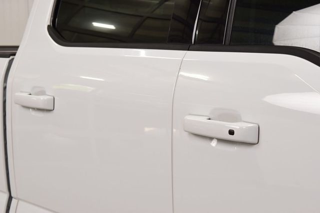 2023 Ford Super Duty F-250 SRW Lariat Black Pack FX4 - 23050752 - 15