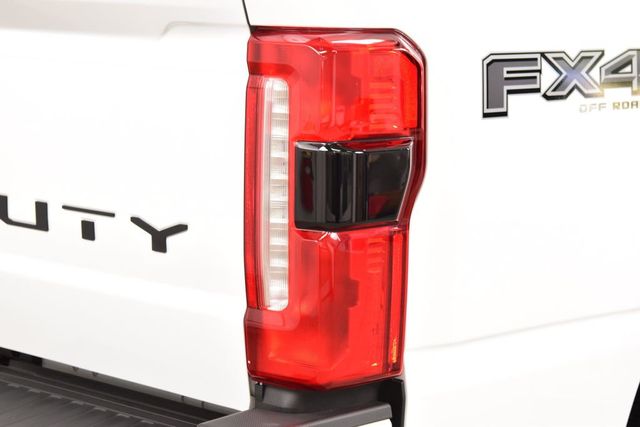 2023 Ford Super Duty F-250 SRW Lariat Black Pack FX4 - 23050752 - 16