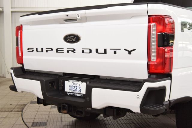 2023 Ford Super Duty F-250 SRW Lariat Black Pack FX4 - 23050752 - 17