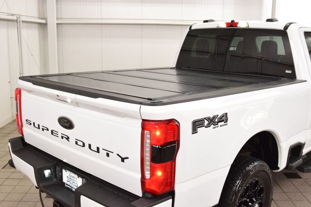 2023 Ford Super Duty F-250 SRW Lariat Black Pack FX4 - 23050752 - 21