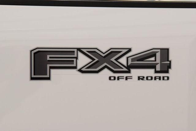 2023 Ford Super Duty F-250 SRW Lariat Black Pack FX4 - 23050752 - 22