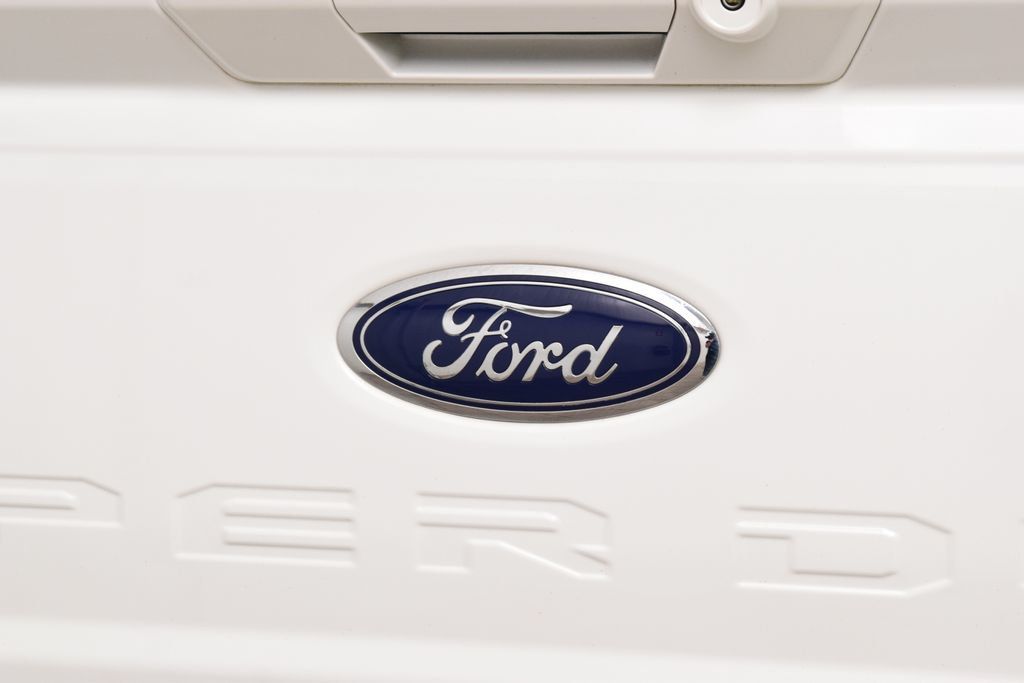 2023 Ford Super Duty F-250 SRW Lariat Ultimate Sport Lifted - 23050139 - 18