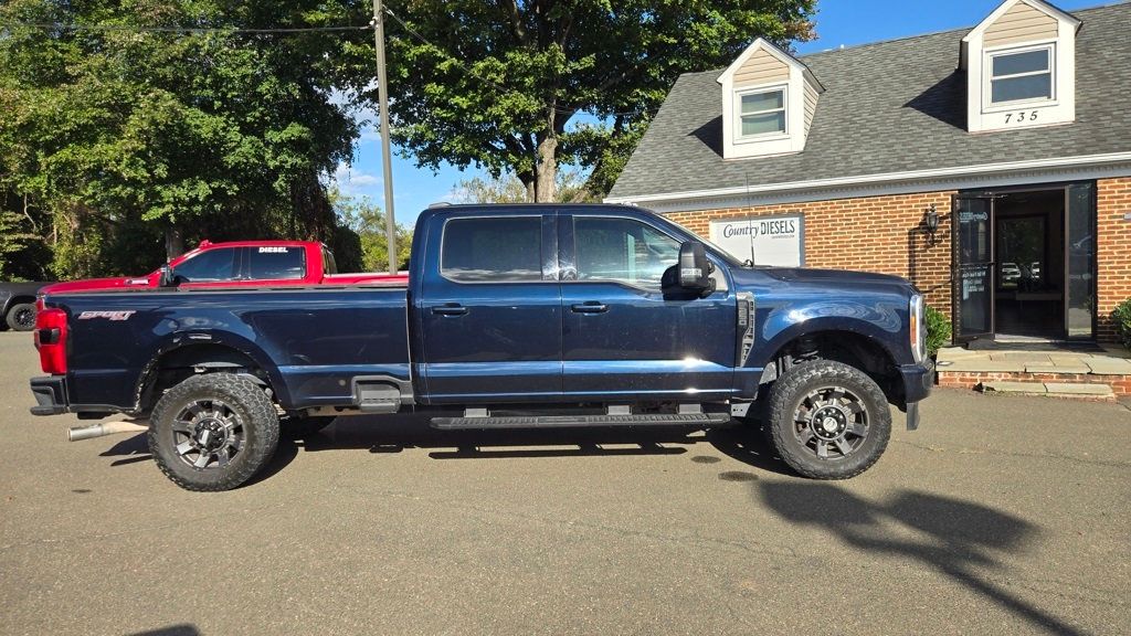 2023 Ford F-250 XLT photo 3
