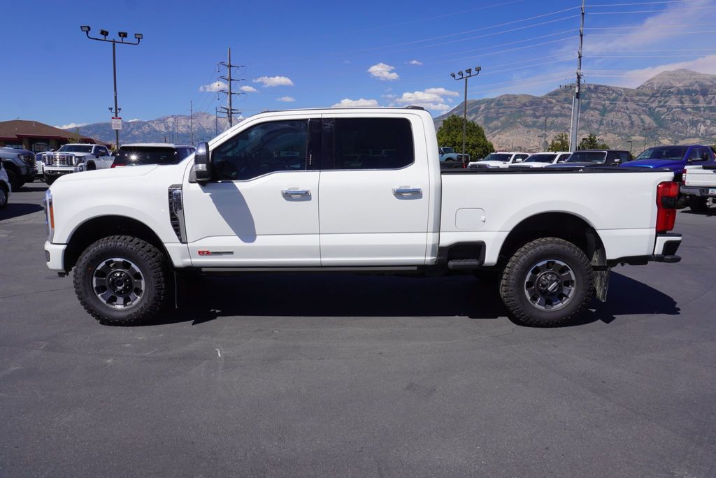 2023 Ford F-350 Platinum photo 2