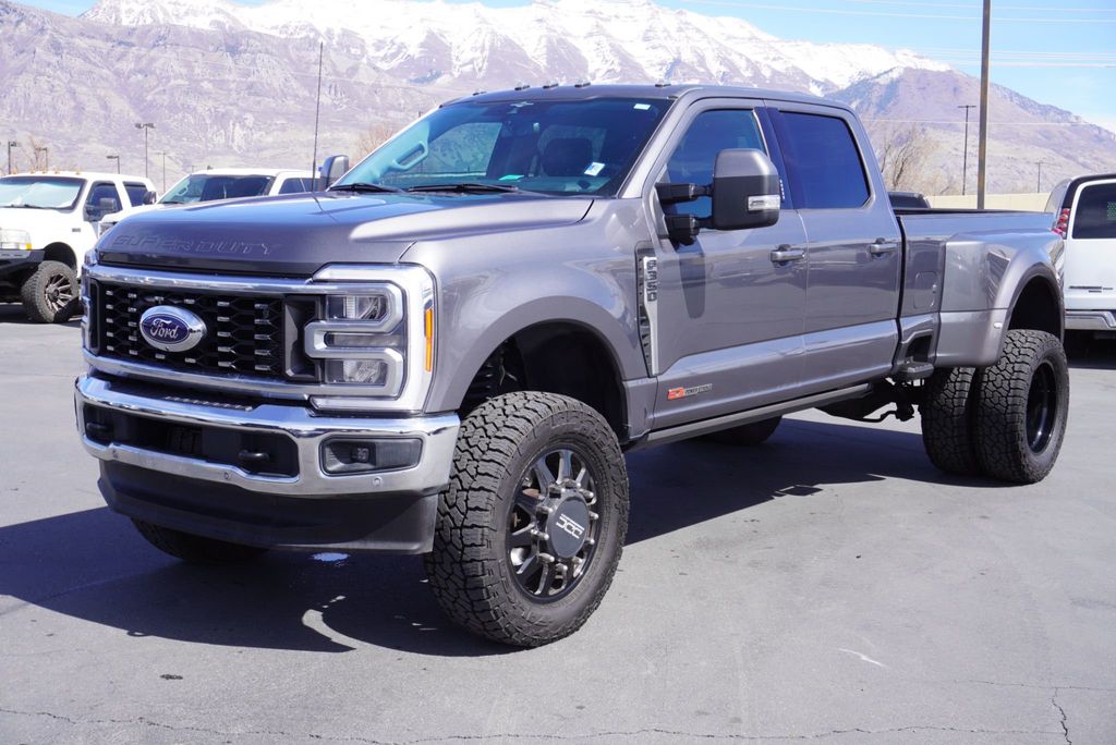 2023 Ford Super Duty F-350 DRW LARIAT - 23001900 | Video 1