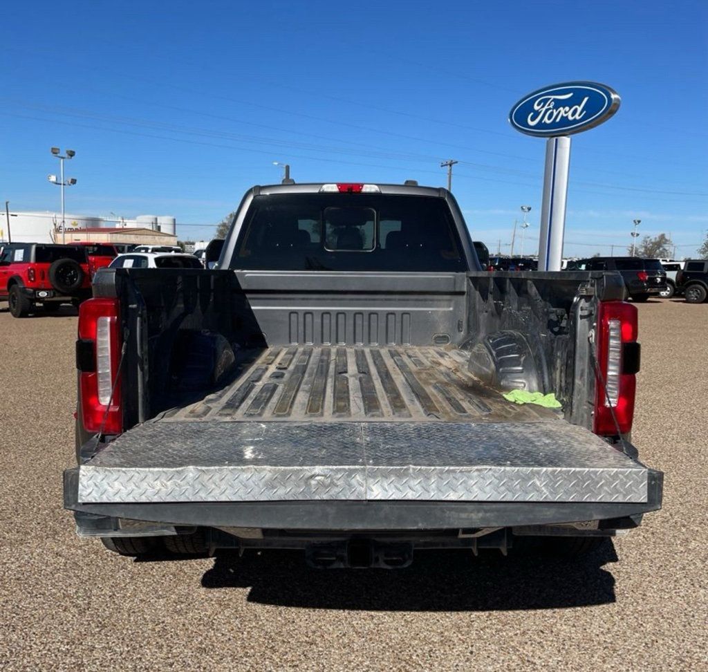 2023 Ford Super Duty F-350 DRW LARIAT 4WD Crew Cab 8' Box - 22667875 - 24