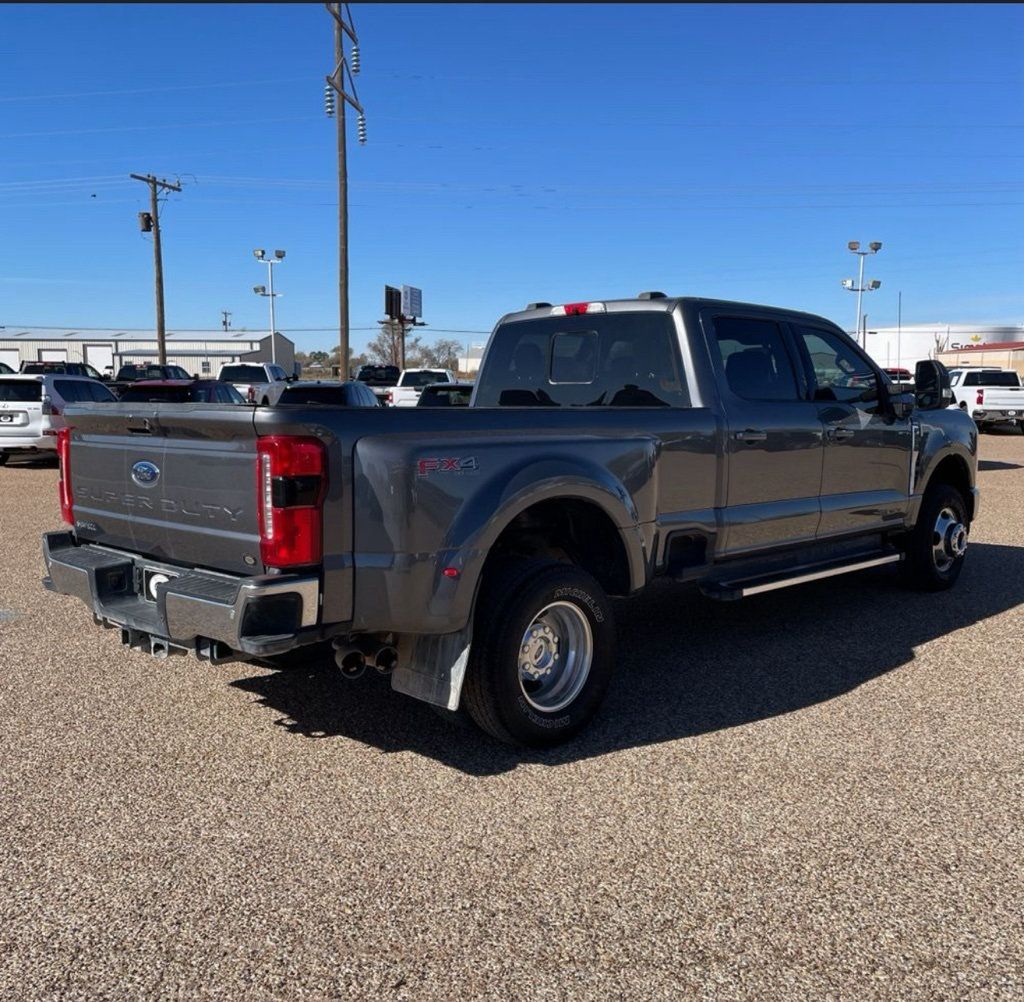 2023 Ford Super Duty F-350 DRW LARIAT 4WD Crew Cab 8' Box - 22667875 - 6