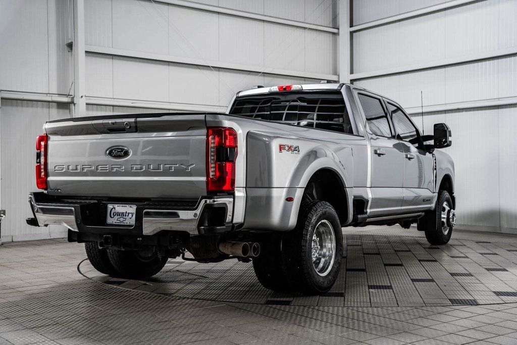 2023 Ford Super Duty F-350 DRW LARIAT 4WD Crew Cab 8' Box - 22677892 - 6