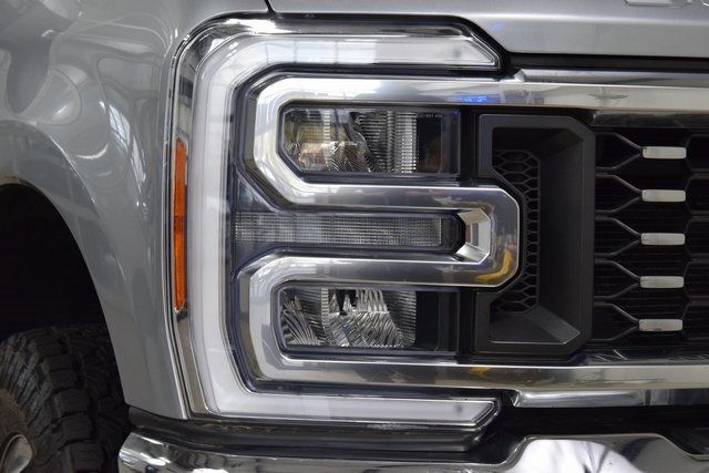 2023 Ford Super Duty F-350 DRW Lariat FX4 DRW - 22915693 - 9