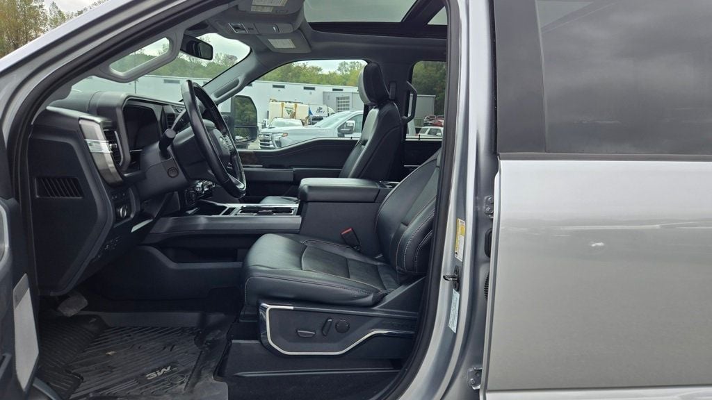 2023 Ford F-350 Lariat photo 13