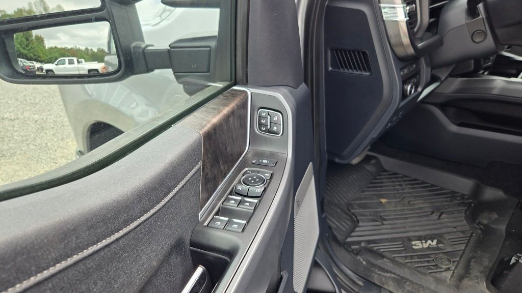 2023 Ford F-350 Lariat photo 14