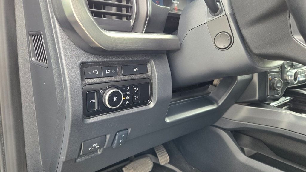 2023 Ford F-350 Lariat photo 16
