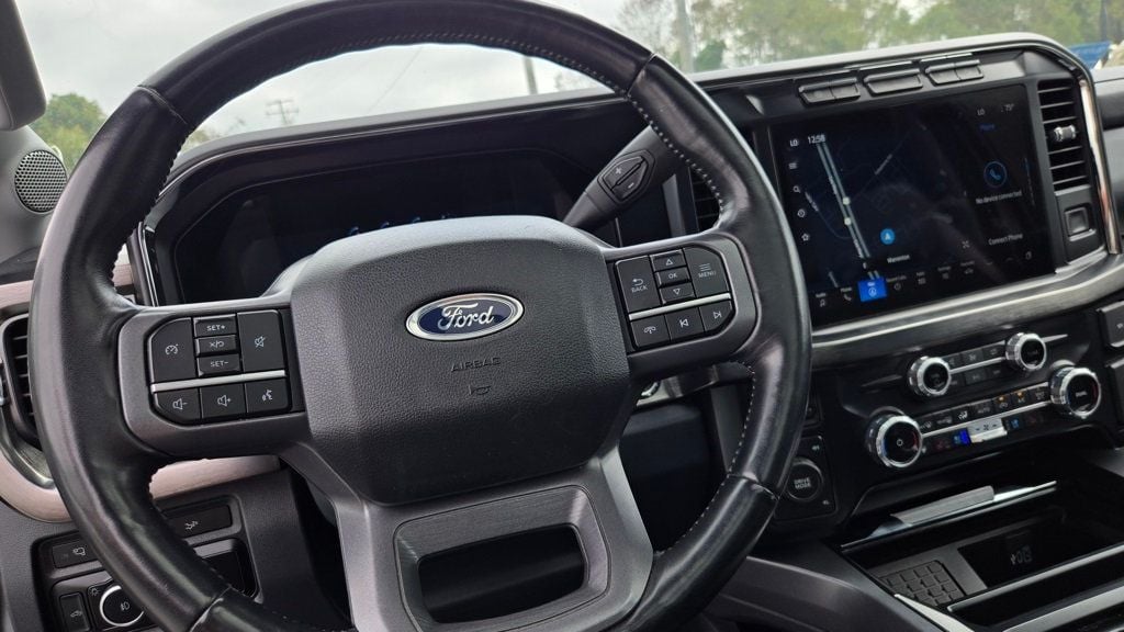 2023 Ford F-350 Lariat photo 17
