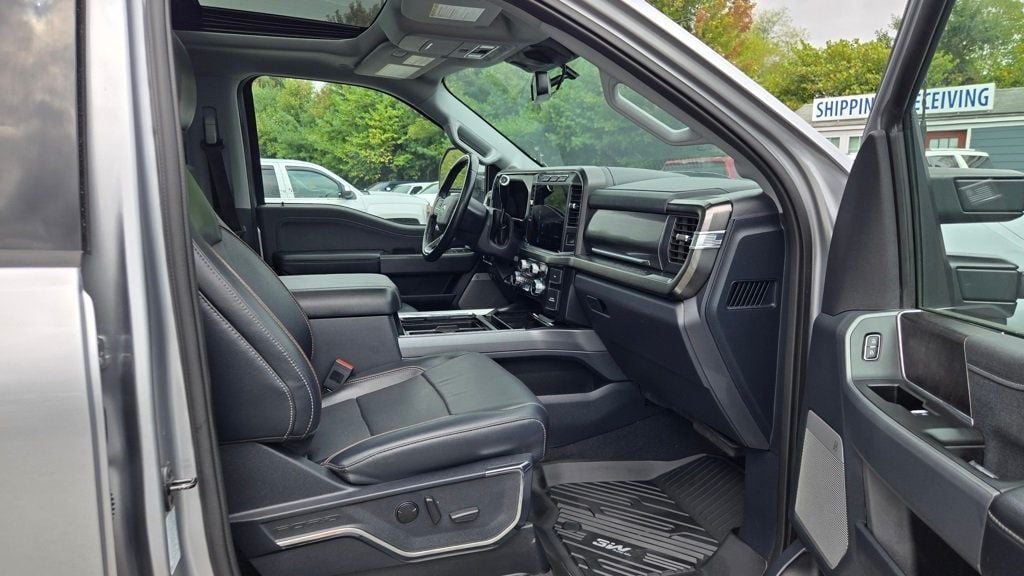 2023 Ford F-350 Lariat photo 24