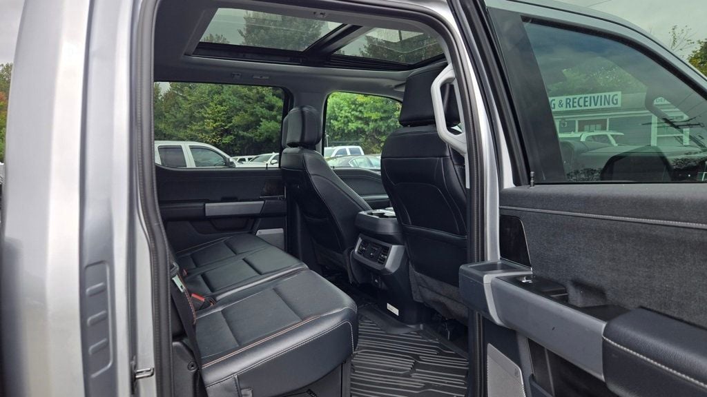2023 Ford F-350 Lariat photo 25