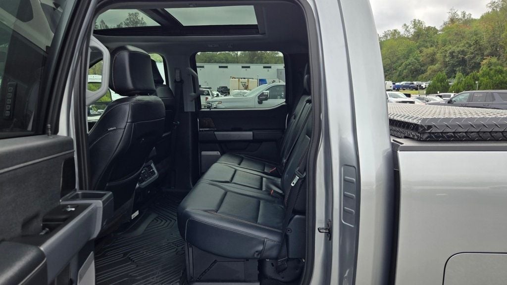 2023 Ford F-350 Lariat photo 27