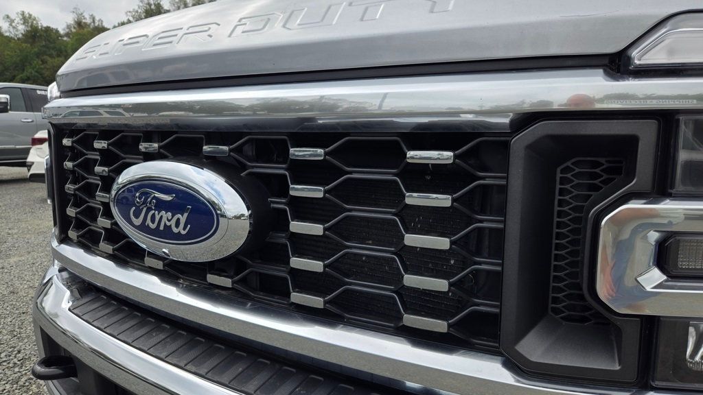 2023 Ford F-350 Lariat photo 8