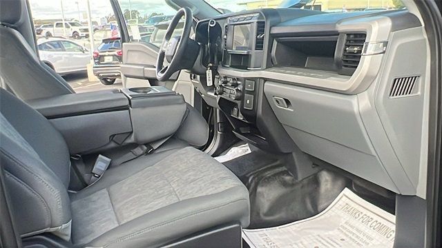 2023 Ford Super Duty F-350 DRW XL 4WD Crew Cab 8' Box - 22886157 - 14