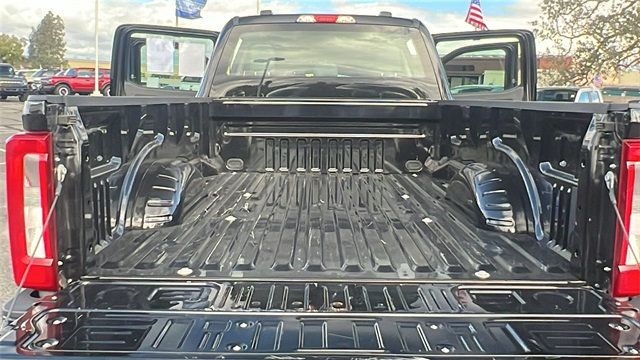 2023 Ford Super Duty F-350 DRW XL 4WD Crew Cab 8' Box - 22886157 - 15