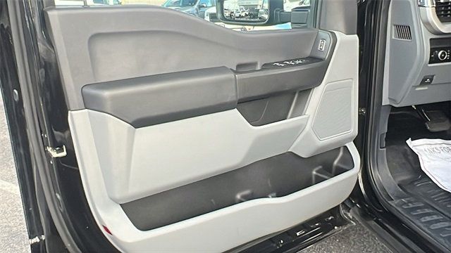 2023 Ford Super Duty F-350 DRW XL 4WD Crew Cab 8' Box - 22886157 - 17