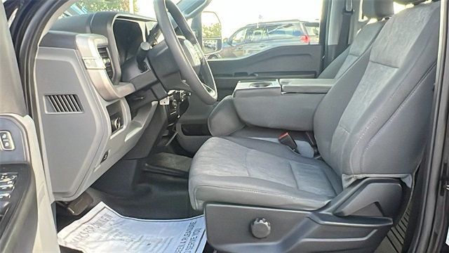 2023 Ford Super Duty F-350 DRW XL 4WD Crew Cab 8' Box - 22886157 - 19