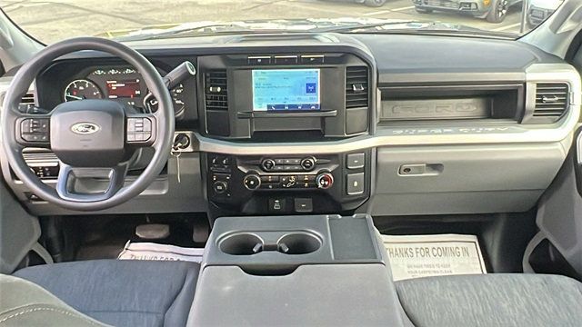 2023 Ford Super Duty F-350 DRW XL 4WD Crew Cab 8' Box - 22886157 - 23