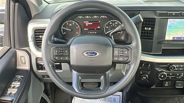 2023 Ford Super Duty F-350 DRW XL 4WD Crew Cab 8' Box - 22886157 - 24