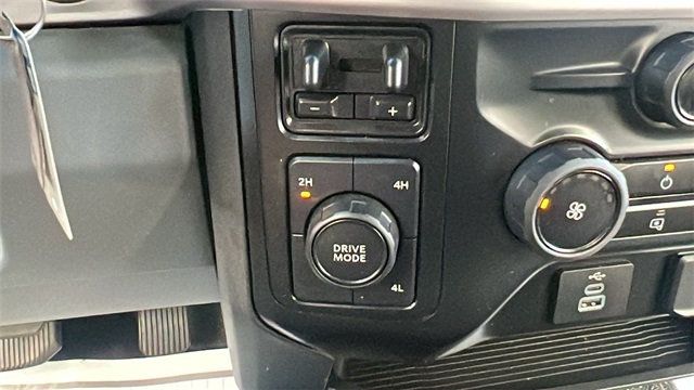 2023 Ford Super Duty F-350 DRW XL 4WD Crew Cab 8' Box - 22886157 - 28