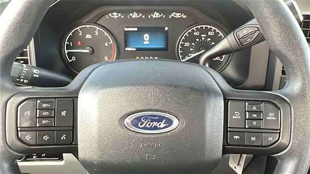 2023 Ford Super Duty F-350 DRW XL 4WD Crew Cab 8' Box - 22886157 - 32