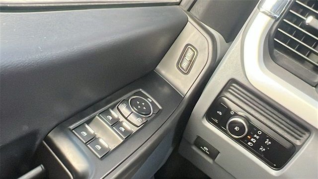 2023 Ford Super Duty F-350 DRW XL 4WD Crew Cab 8' Box - 22886157 - 33