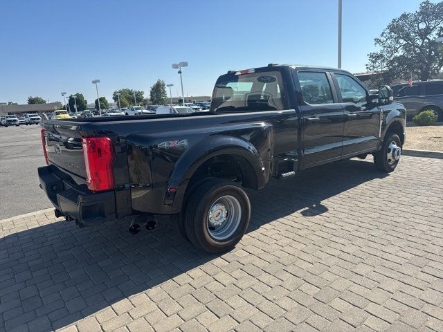 2023 Ford Super Duty F-350 DRW XL 4WD Crew Cab 8' Box - 22886157 - 3