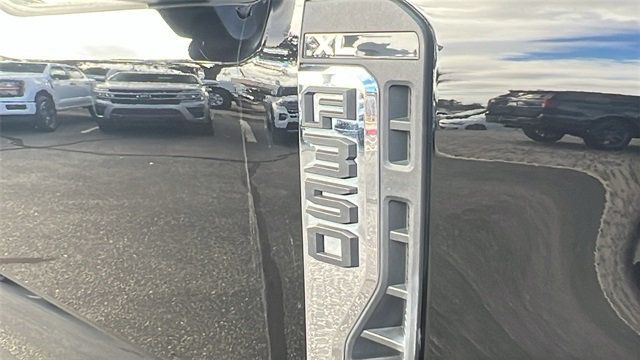 2023 Ford Super Duty F-350 DRW XL 4WD Crew Cab 8' Box - 22886157 - 8