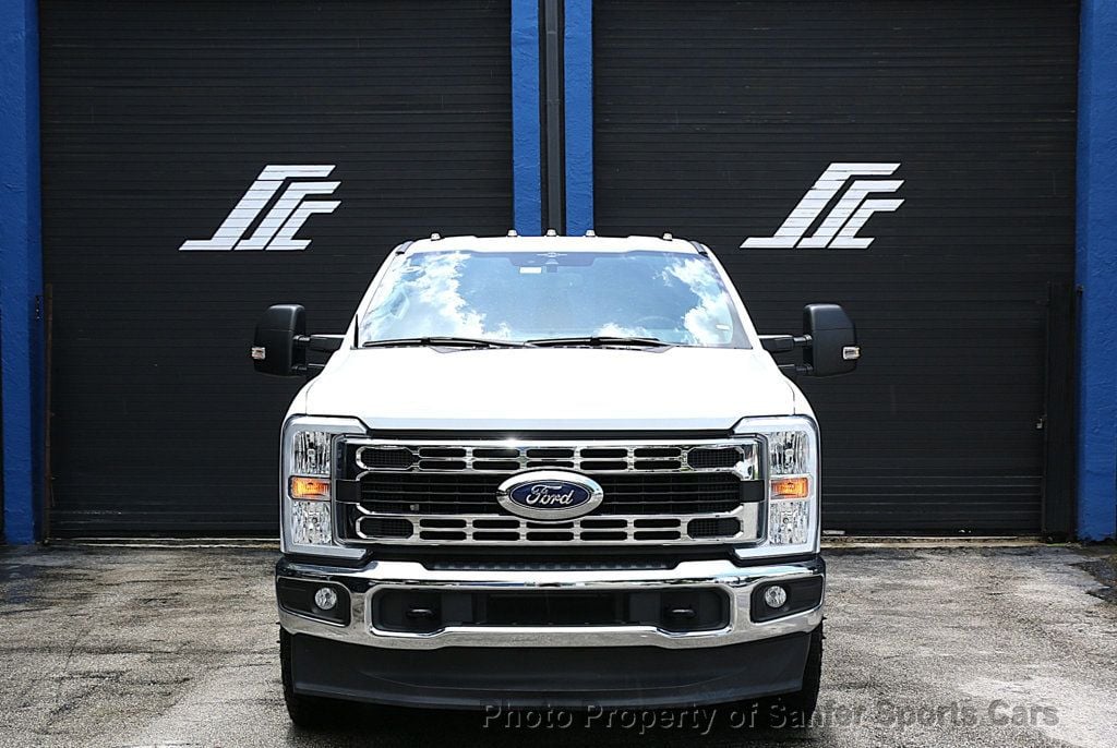 2023 Ford Super Duty F-350 DRW XLT 4WD Crew Cab 8' Box - 23054775 - 11