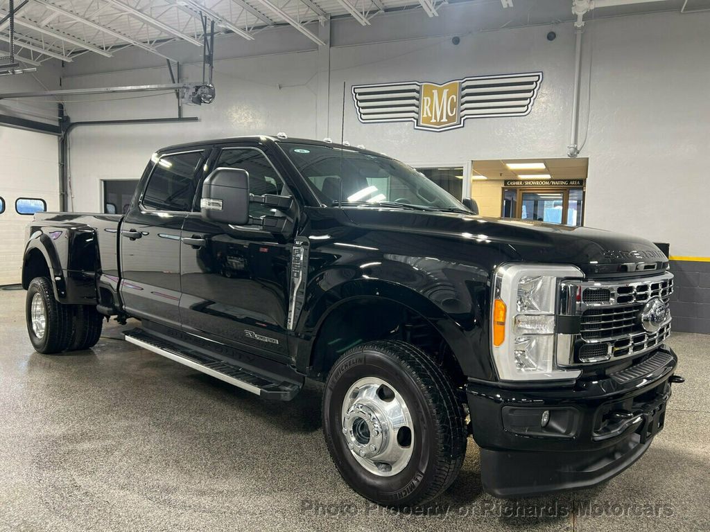 2023 Ford Super Duty F-350 DRW XLT 4WD Crew Cab 8' Box - 22334708 - 0