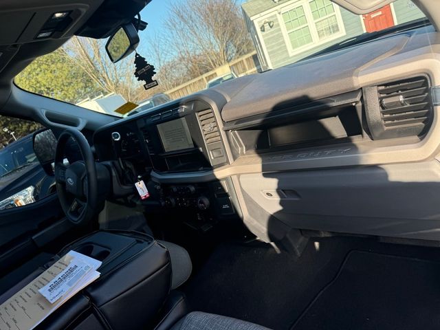 2023 Ford Super Duty F-350 DRW XLT 4WD Reg Cab 8' Box - 22974645 - 9