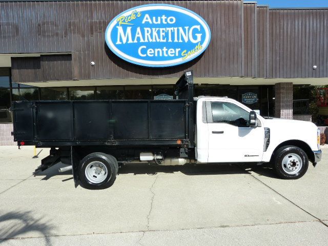 2023 Ford Super Duty F-350 DRW Cab-Chassis 6.7L V8 TURBO DIESEL*XLT*REGULAR CAB*2WD*DRW*12FT. DUMP BODY! - 22993063 - 3