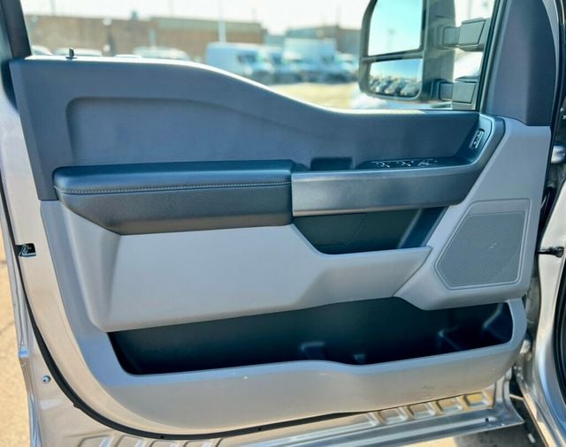 2023 Ford Super Duty F-350 DRW Cab-Chassis SUPER DUTY - 22983089 - 8