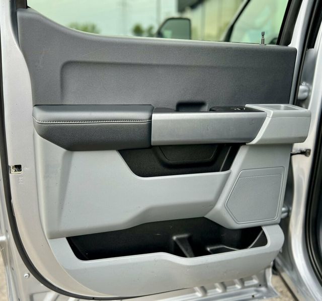2023 Ford Super Duty F-350 DRW Cab-Chassis XLT 4WD Crew Cab 179" WB 60" CA - 23078476 - 10
