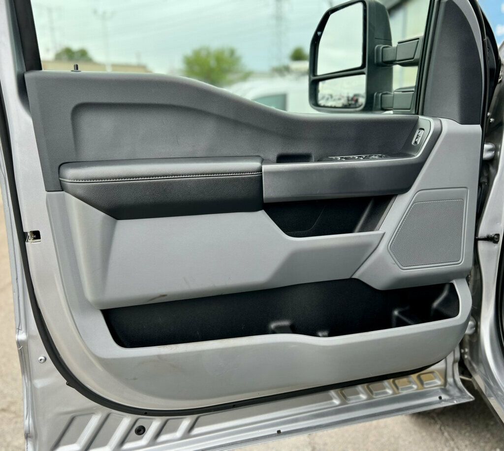 2023 Ford Super Duty F-350 DRW Cab-Chassis XLT 4WD Crew Cab 179" WB 60" CA - 23078476 - 7