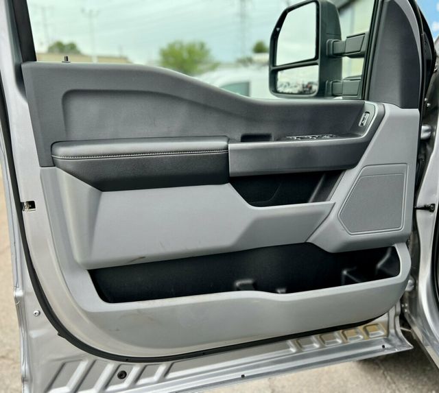 2023 Ford Super Duty F-350 DRW Cab-Chassis XLT 4WD Crew Cab 179" WB 60" CA - 23078476 - 7