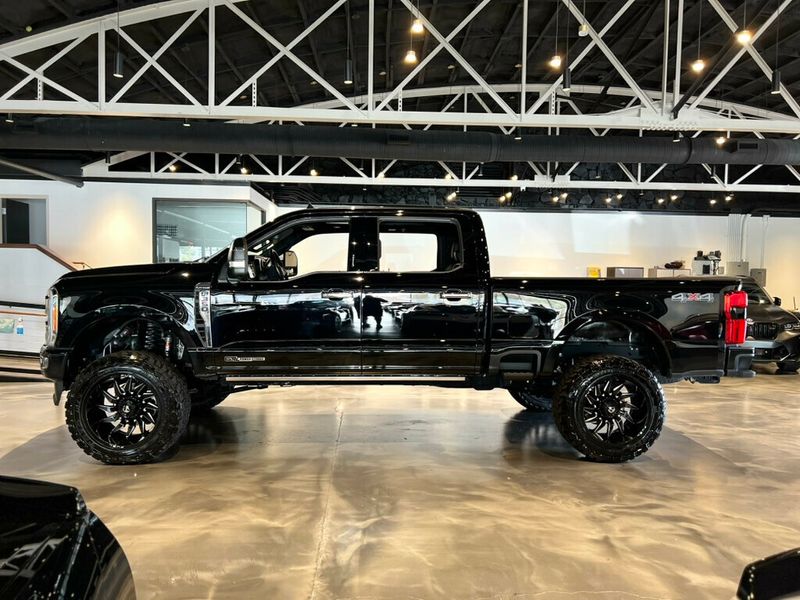 2023 Ford F-350 Platinum photo 2